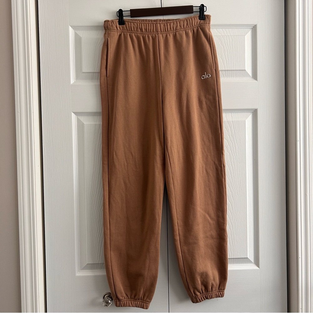 Alo Yoga Accolade Light Brown Cotton Blend Athletic Jogger Sweatpants.